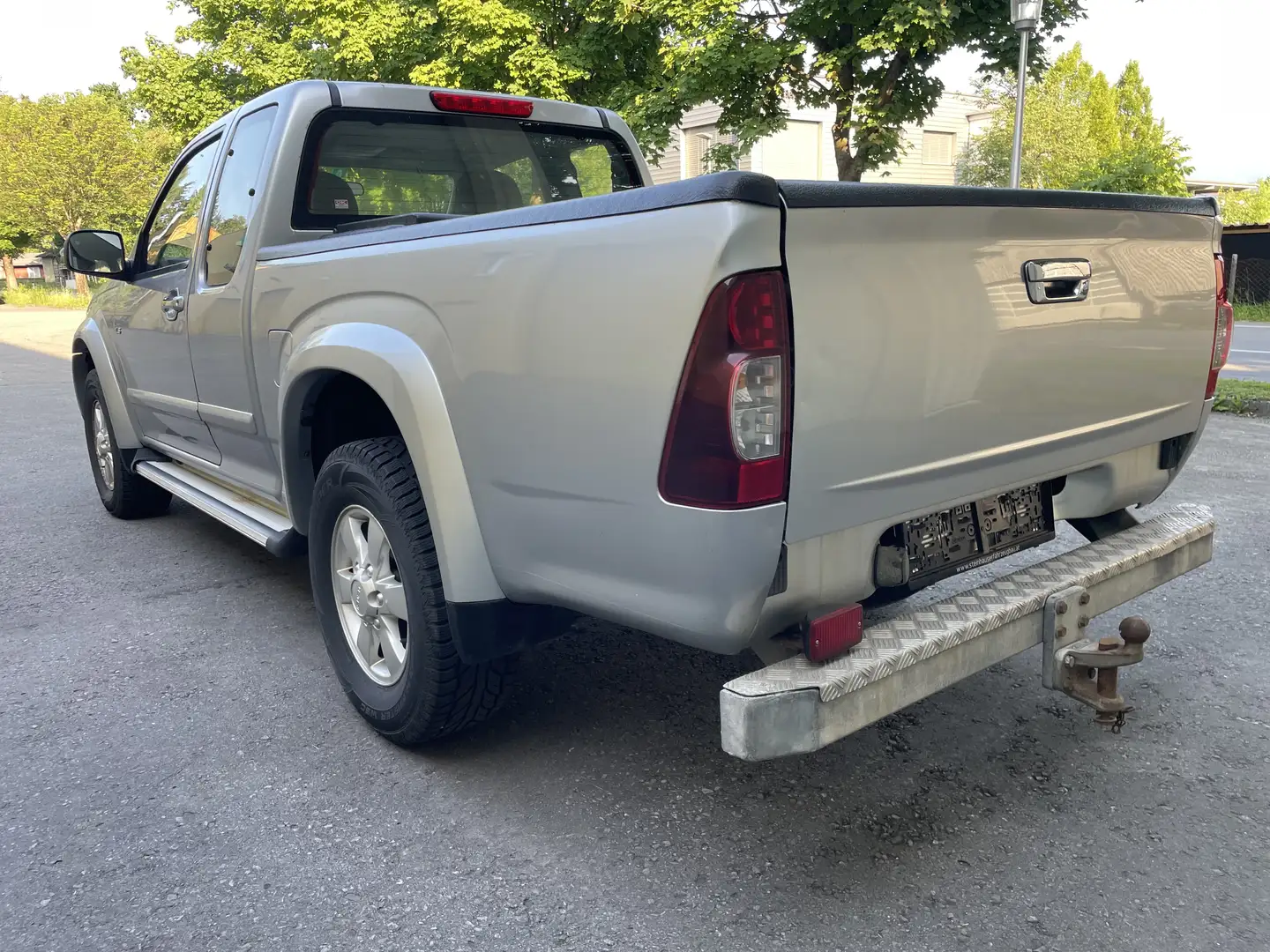 Isuzu D-Max Plateado - 2