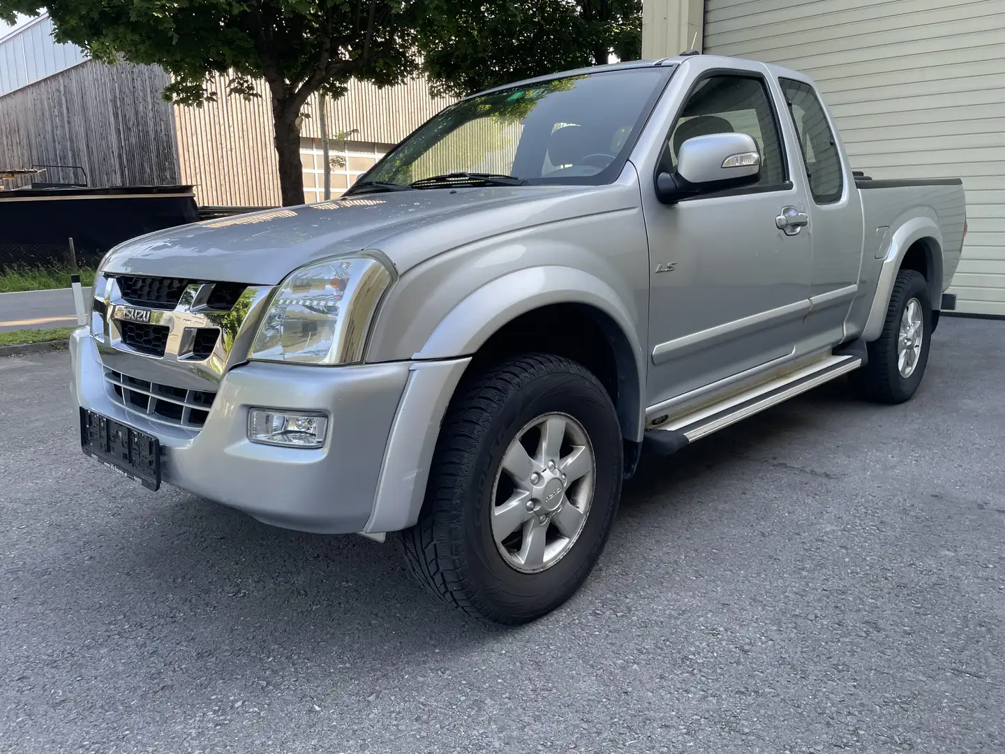 Isuzu D-Max Plateado - 1