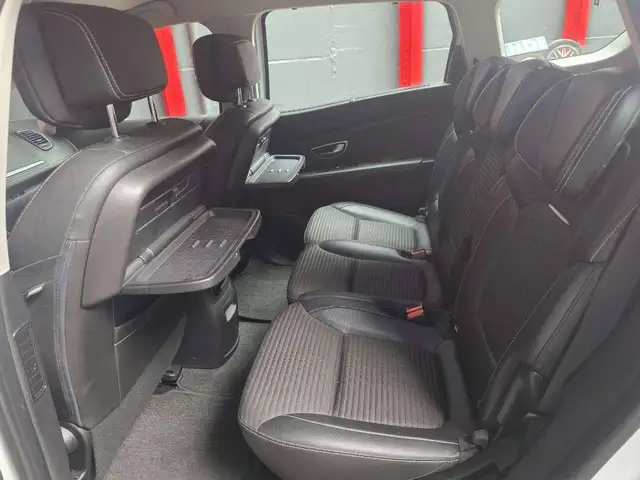 Renault Grand Scenic view 10