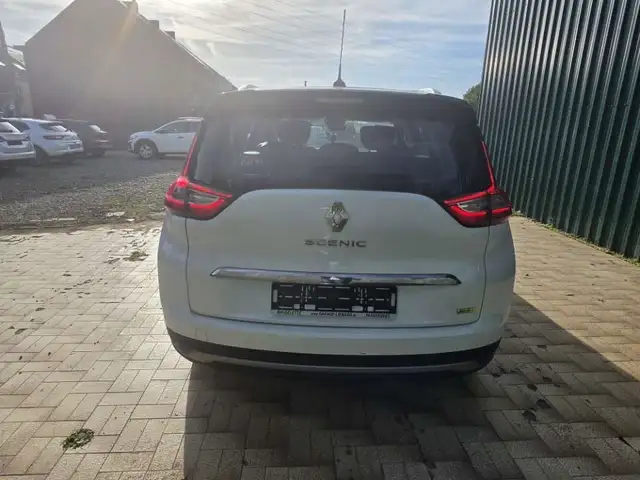 Renault Grand Scenic view 4