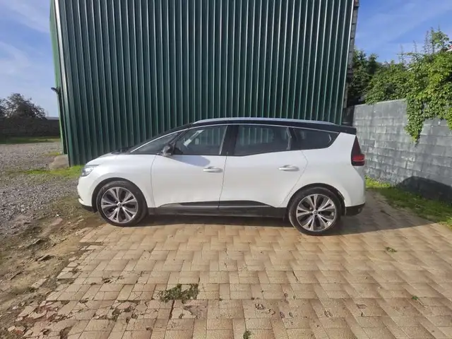 Renault Grand Scenic view 2