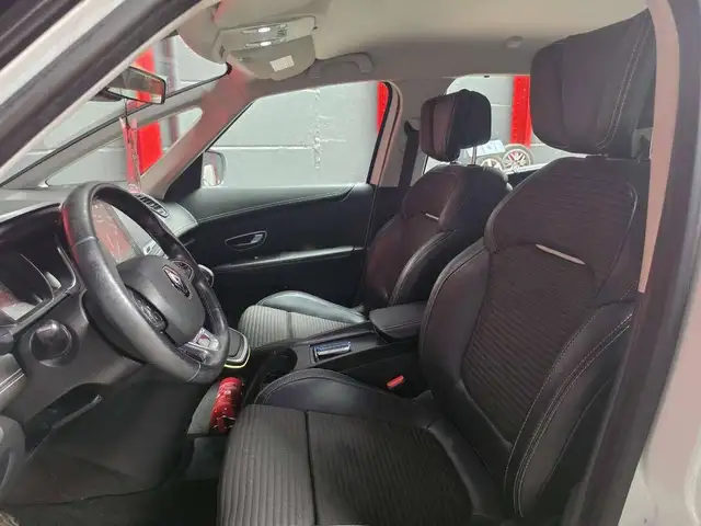 Renault Grand Scenic view 9