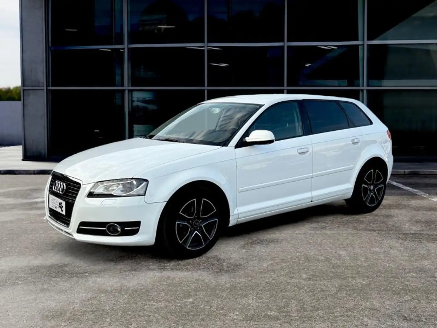 Audi A3 1.6 tdi Young Edition 90cv ADATTA NEOPATENTATI Blanc - 1