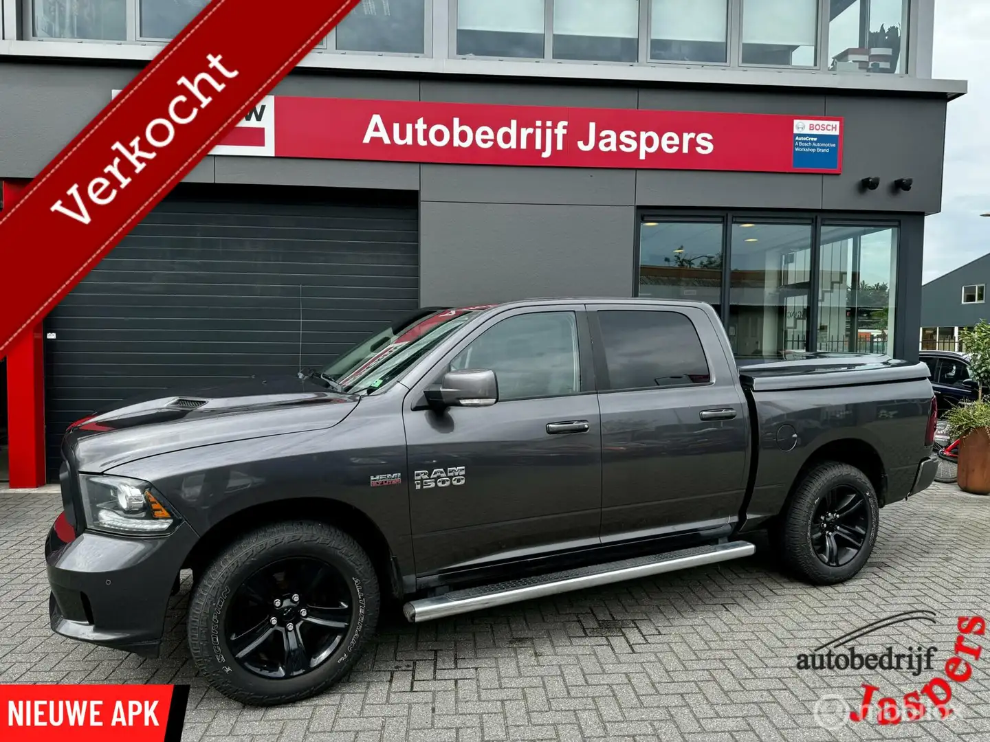 Dodge RAM 1500 HEMI 4X4 5.7 V8 4x4 Quad Cab 6'4 NAP Gris - 1