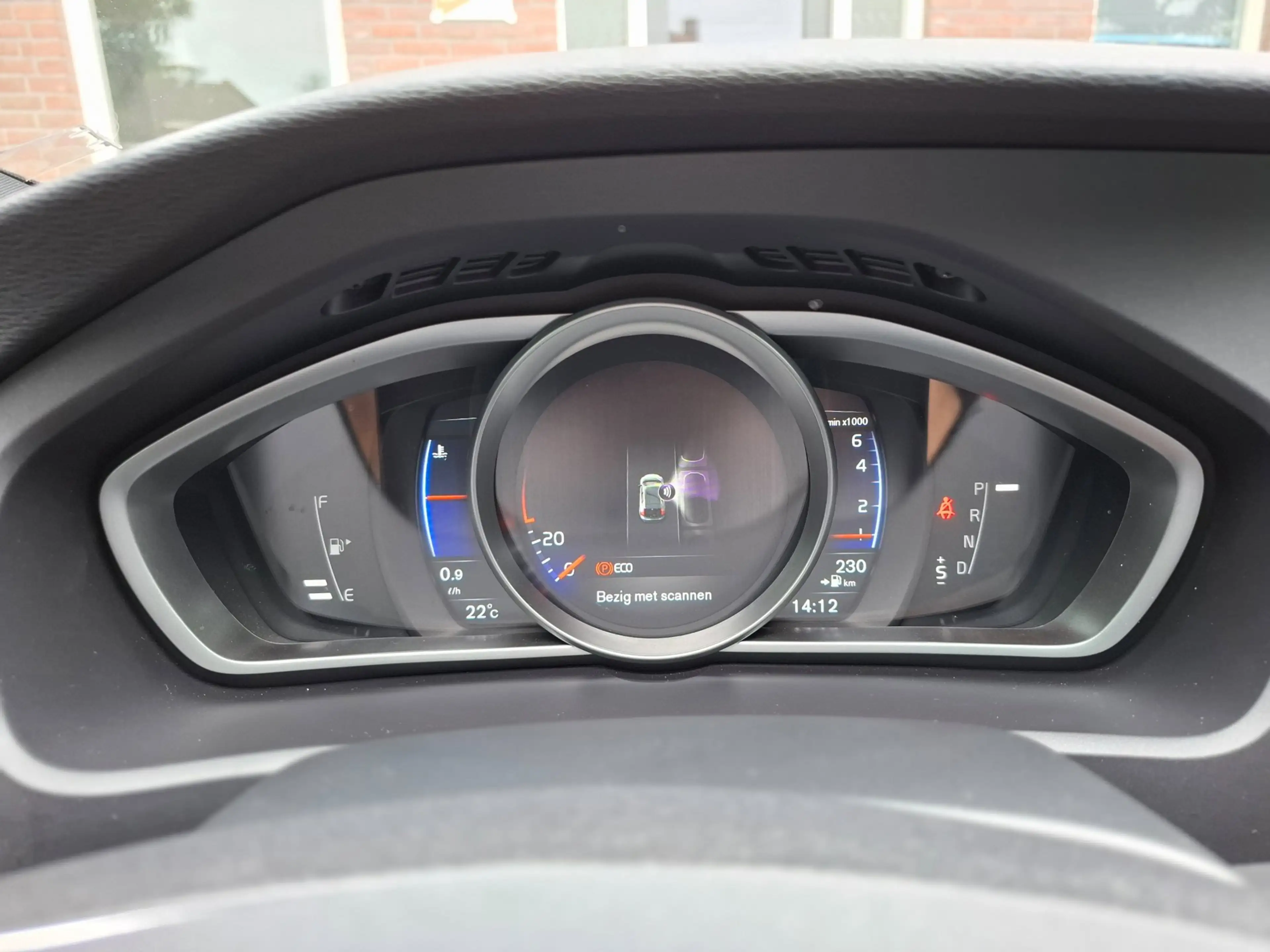 Volvo V40 1.5 T3 Polar+ Sport R-Design. Dealer onderhouden! — photo 14