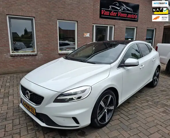 Volvo V40 1.5 T3 Polar+ Sport R-Design. Dealer onderhouden!