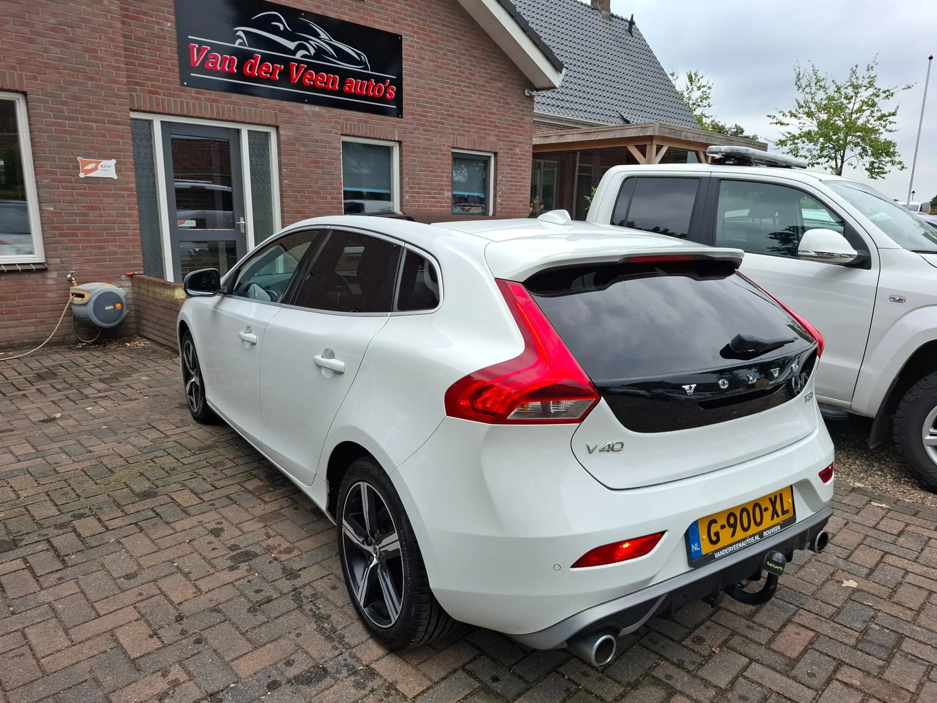 Volvo V40 1.5 T3 Polar+ Sport R-Design. Dealer onderhouden! — photo 3