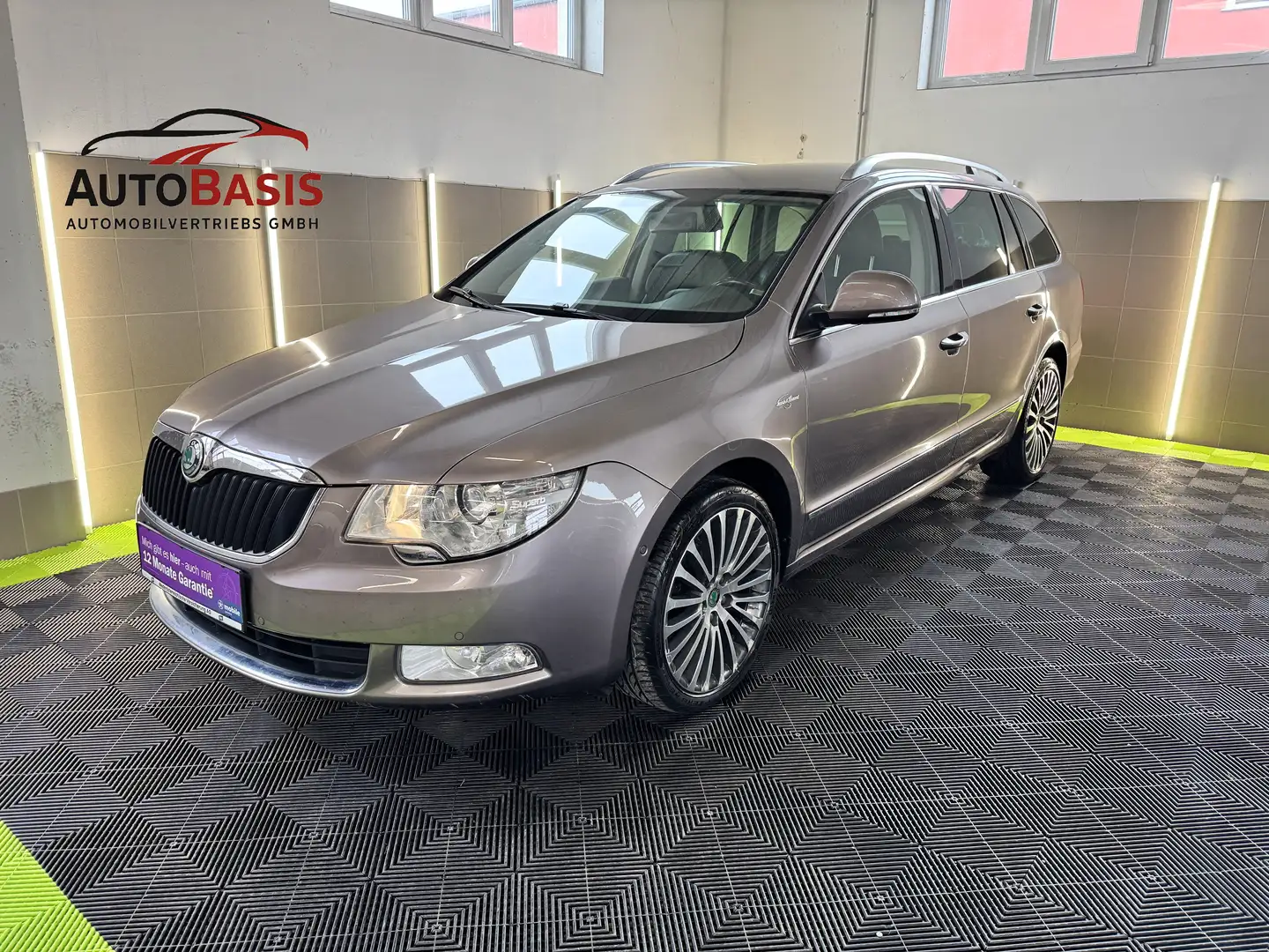 Skoda Superb 2.0 TDI 4x4 Laurin&Klement/Navi/Soundsystem/Xenon Gris - 1