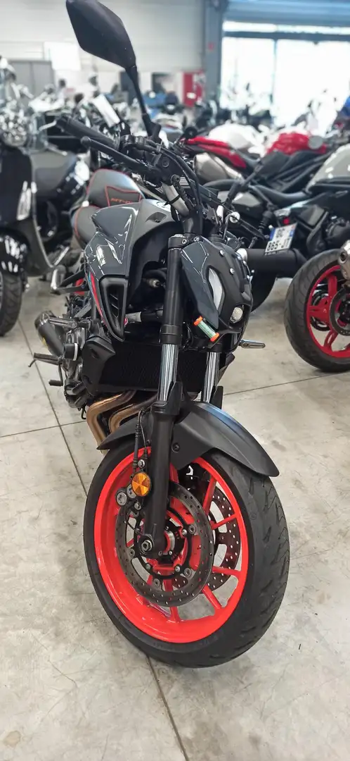 Yamaha MT-07 Gris - 1