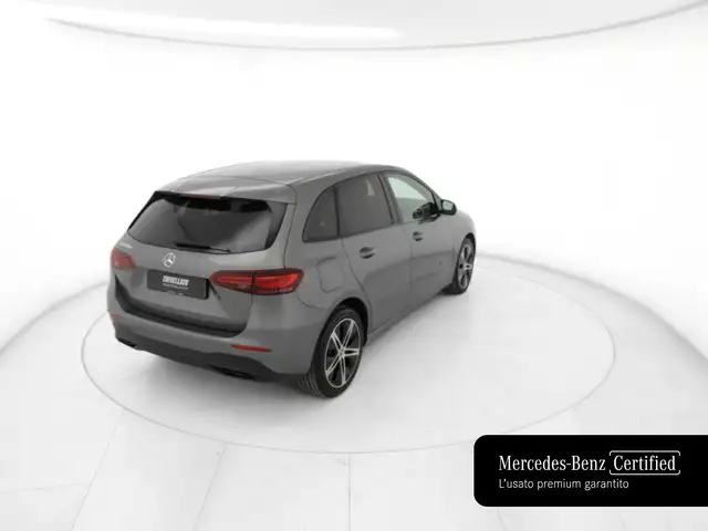 Mercedes-Benz B-Class view 3