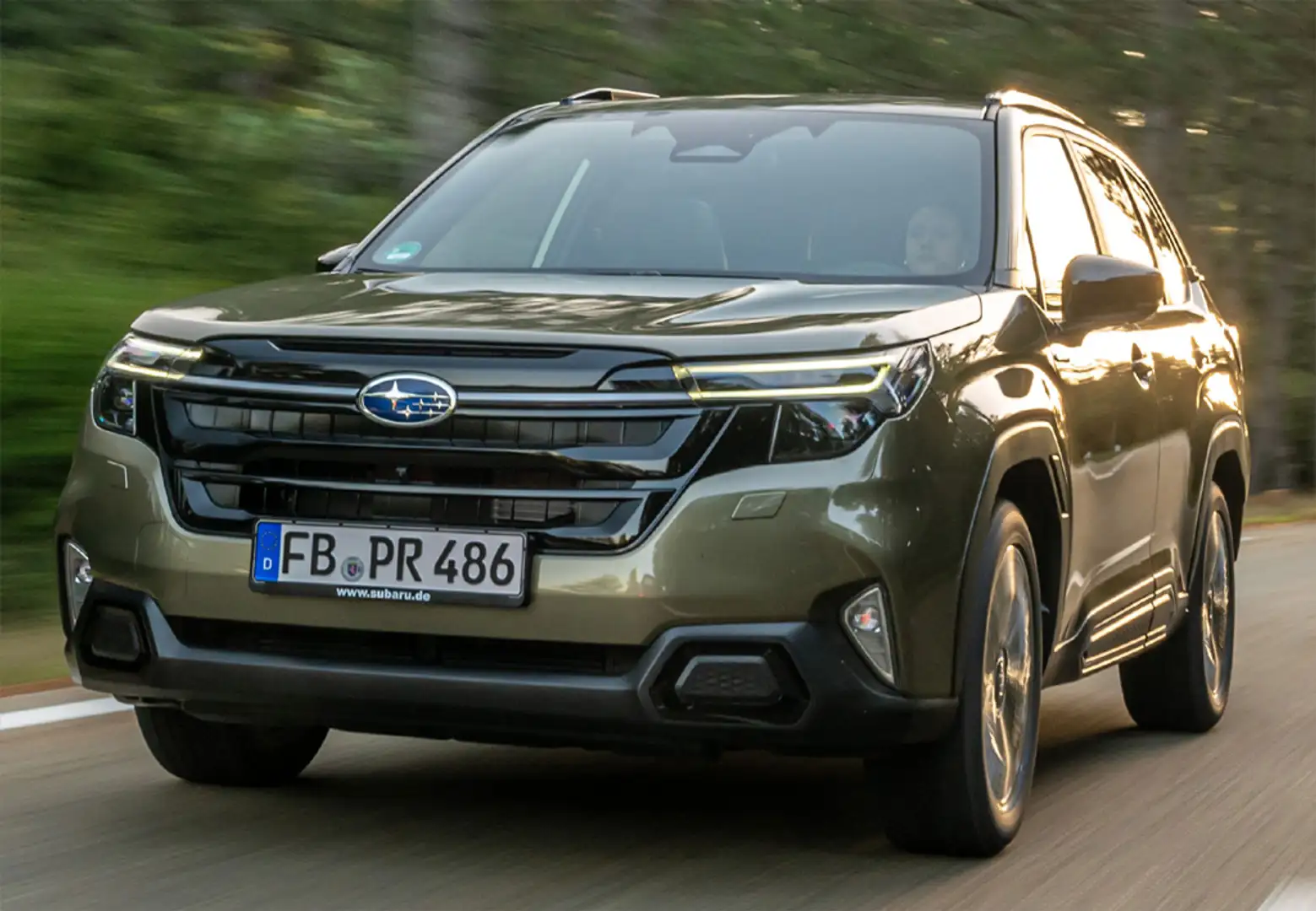 Subaru Forester 2.0i Hybrid Touring CVT - 2