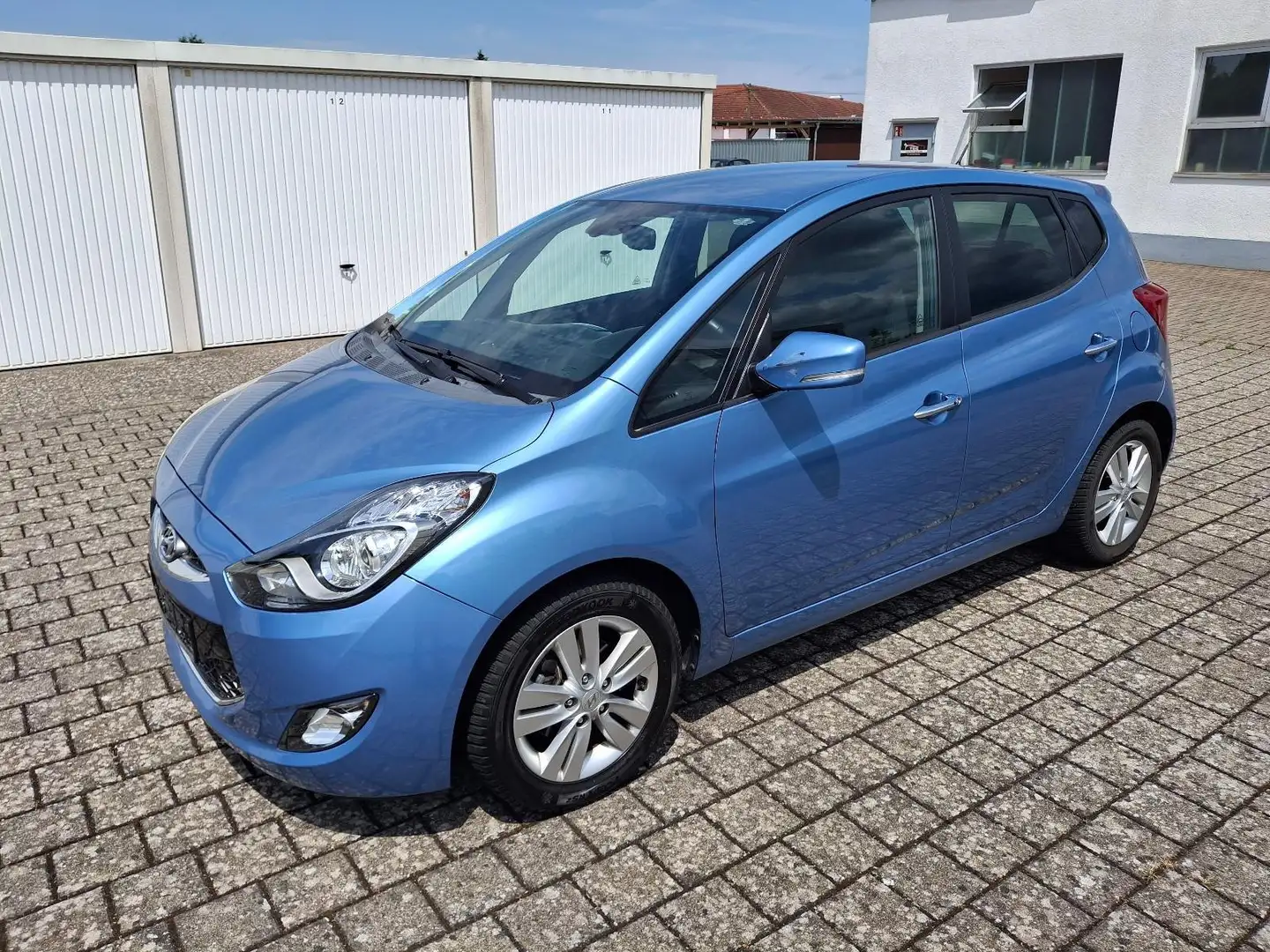 Hyundai iX20 Comfort Automatik 1,6 plava - 1