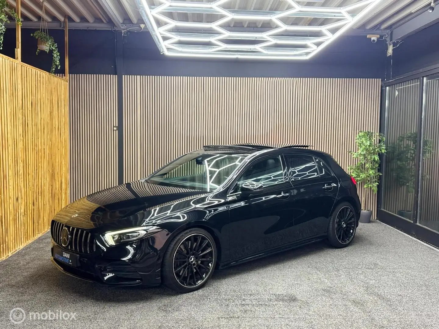Mercedes-Benz A 200 4MATIC AMG Line |PANO|ACC|HUD|Carplay Zwart - 2