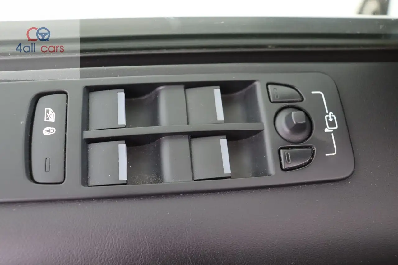 Land Rover Discovery 3406 R-Dyn HSE AWD Pano Cam180° Leder Massage Navi 2.0D 150PK AUT, миниатюра 9