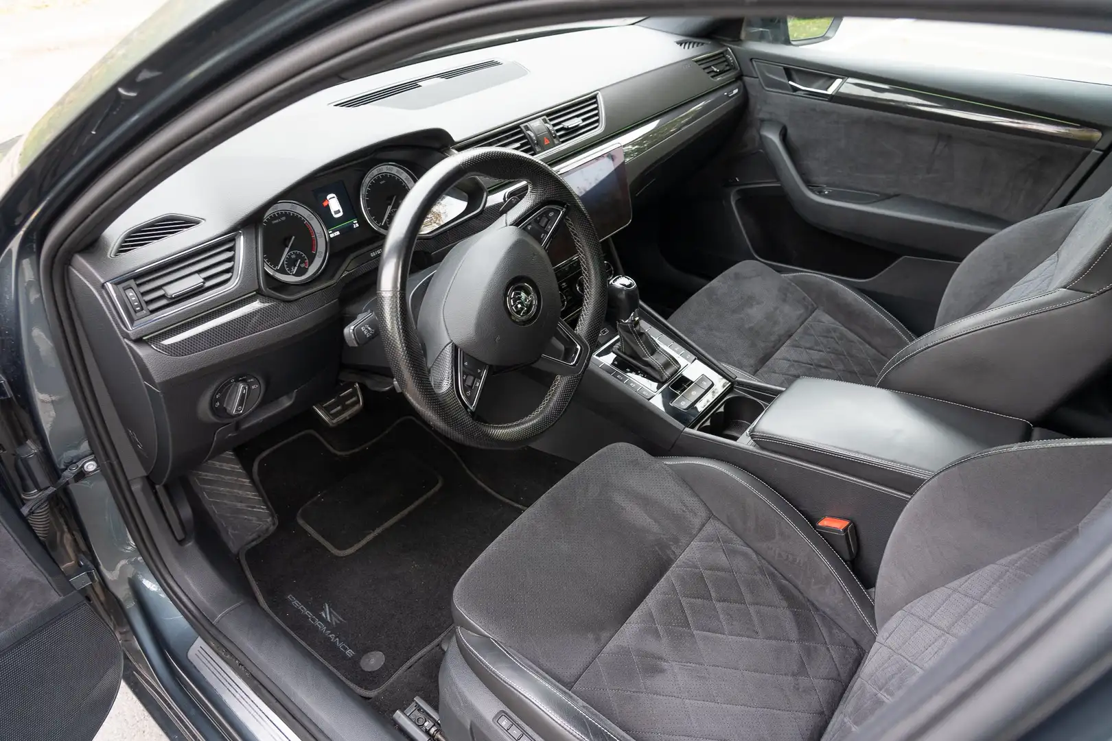 Skoda Superb Superb 2.0 TSI 4x4 DSG Sportline Gris - 2