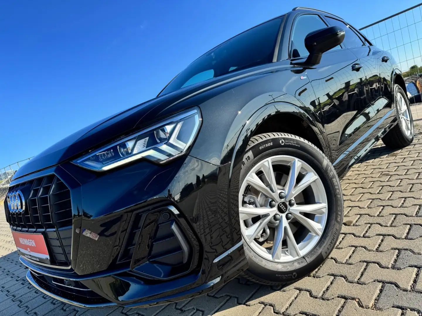 Audi Q3 40 TDI Q S line STANDHZG AHK MATRIX VC+ KS CA Schwarz - 1
