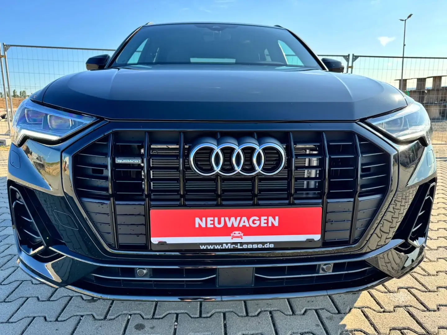 Audi Q3 40 TDI Q S line STANDHZG AHK MATRIX VC+ KS CA Schwarz - 2