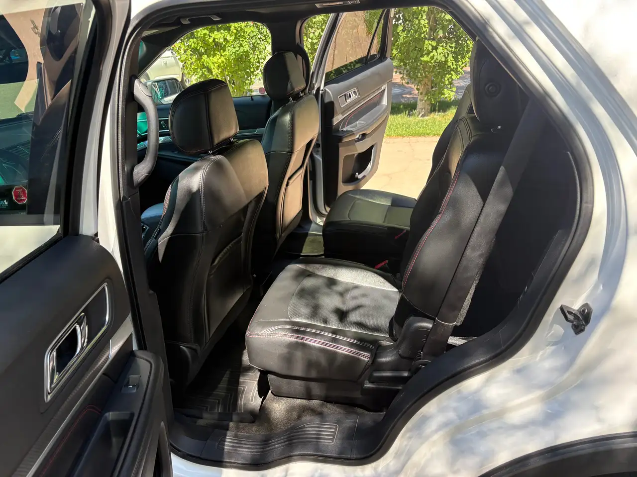 Ford Explorer photo Ford Explorer