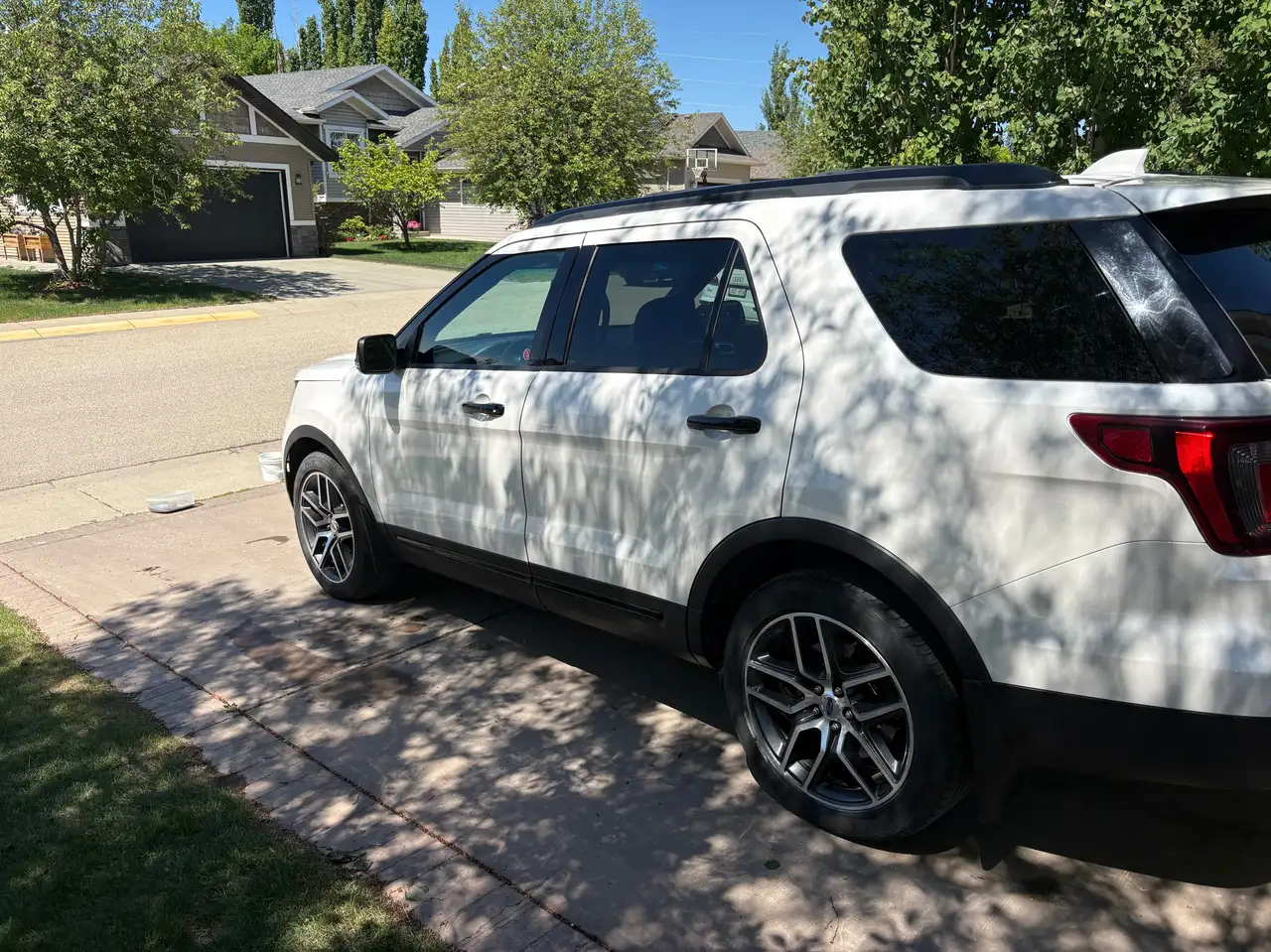 Ford Explorer photo Ford Explorer