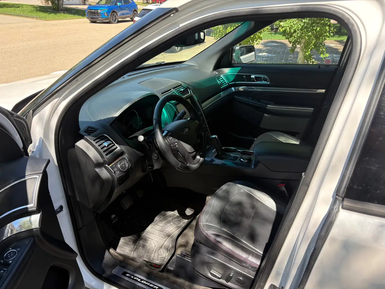 Ford Explorer photo Ford Explorer
