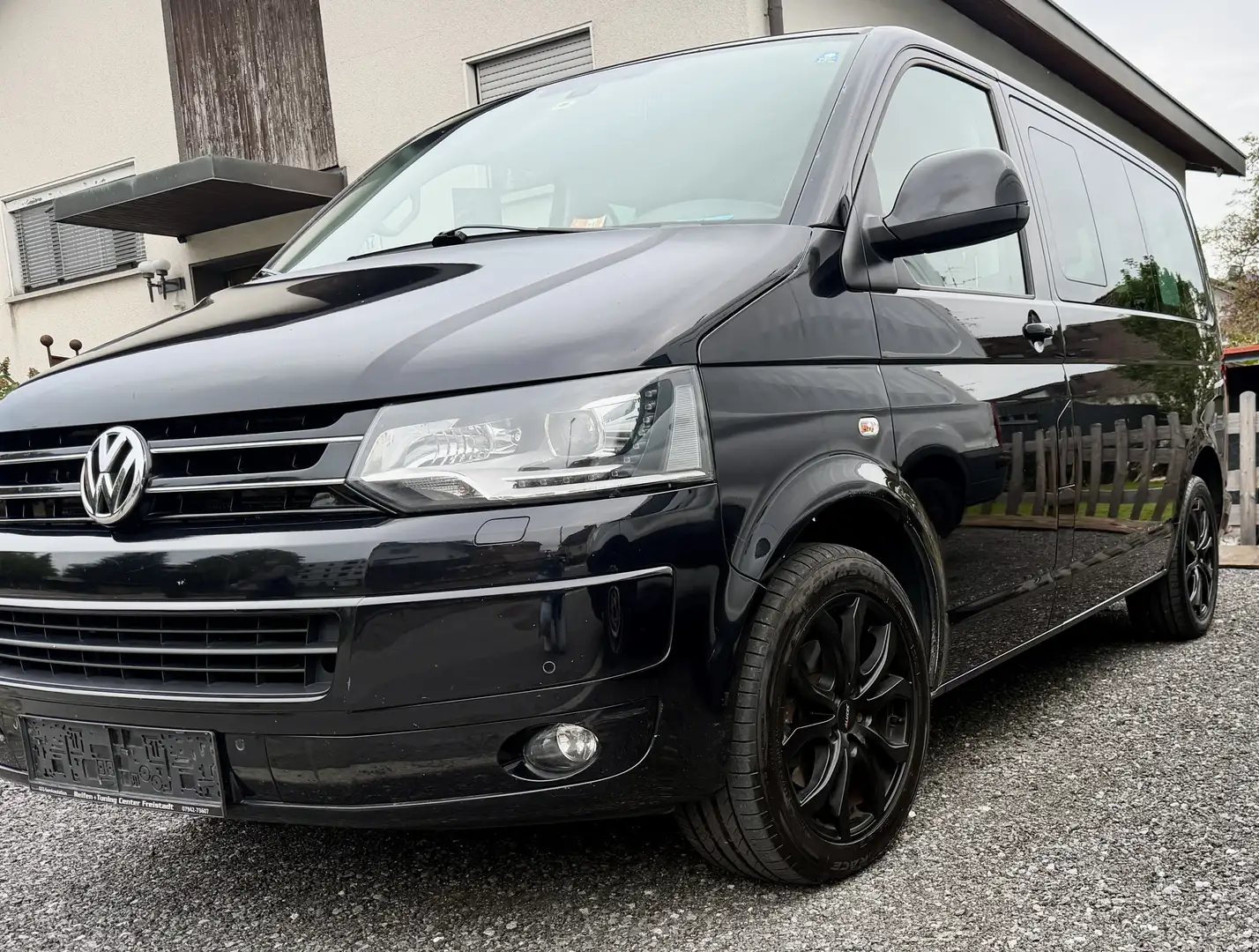 Volkswagen T5 Multivan Special 2,0 TDI D-PF Schwarz - 1