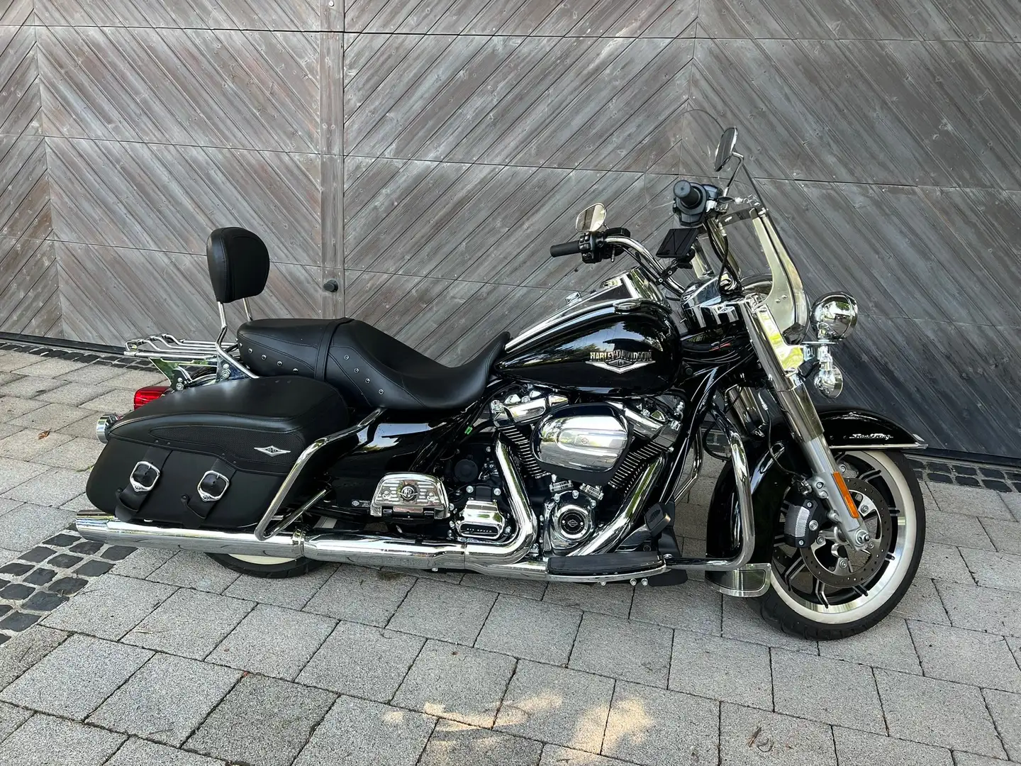 Harley-Davidson Road King FLHR107 Milwaukee eight Sechsgang Black - 1