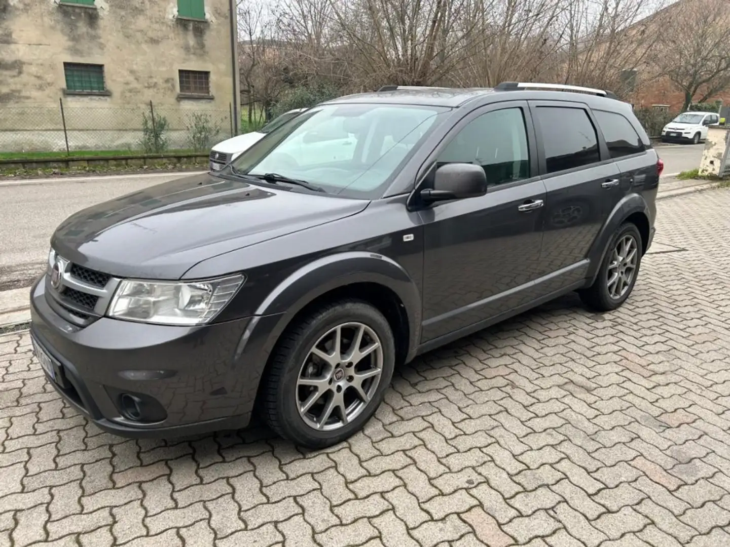 Fiat Freemont 2.0 Mjt 170 CV 4x4 aut. Cross 7 POSTI Szary - 1