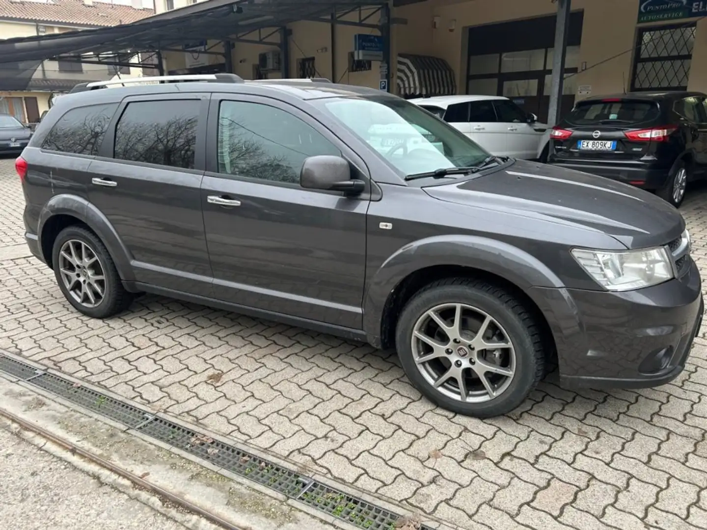 Fiat Freemont 2.0 Mjt 170 CV 4x4 aut. Cross 7 POSTI Szary - 2