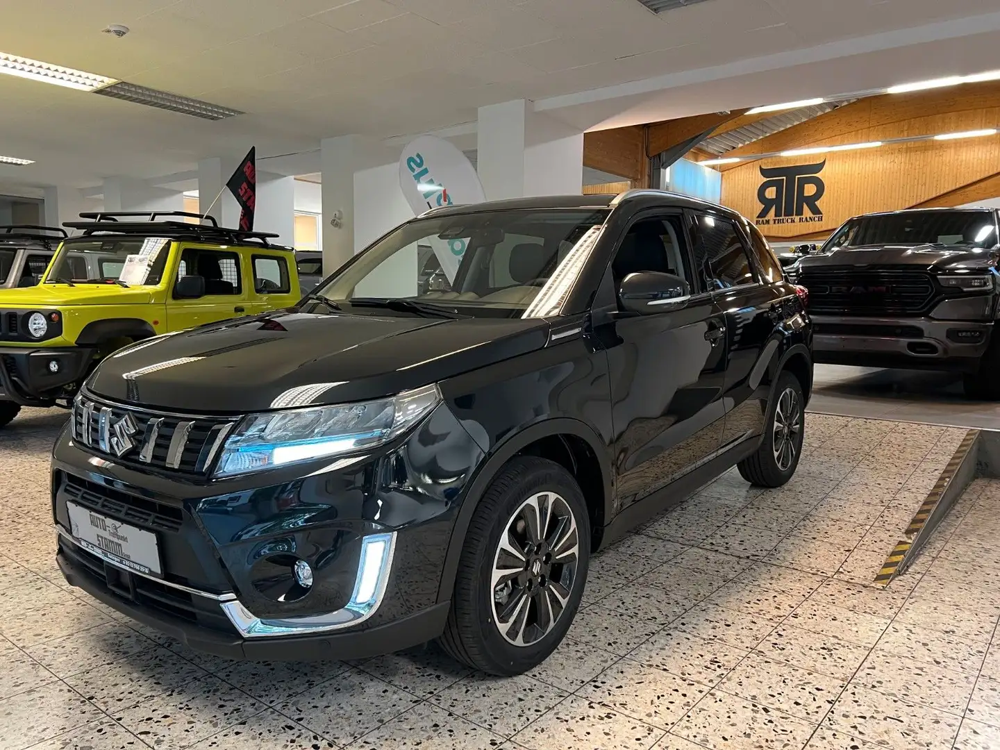 Suzuki Vitara 1.5 DUALJET HYBRID AGS Comfort+ Schwarz - 2