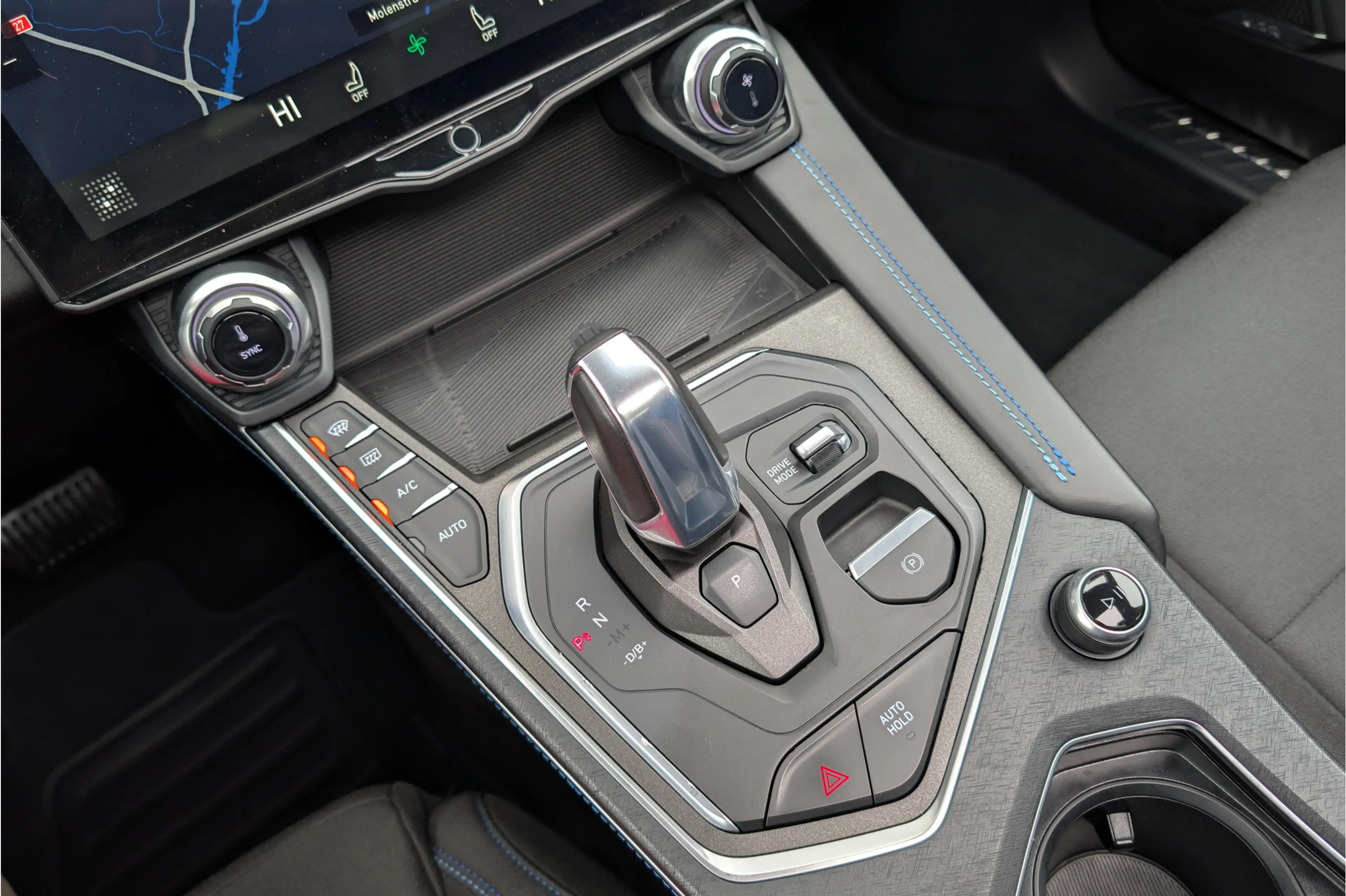 Lynk & Co 01 1.5 261PK PHEV Panorama 360 Camera Apple Carplay A — photo 29