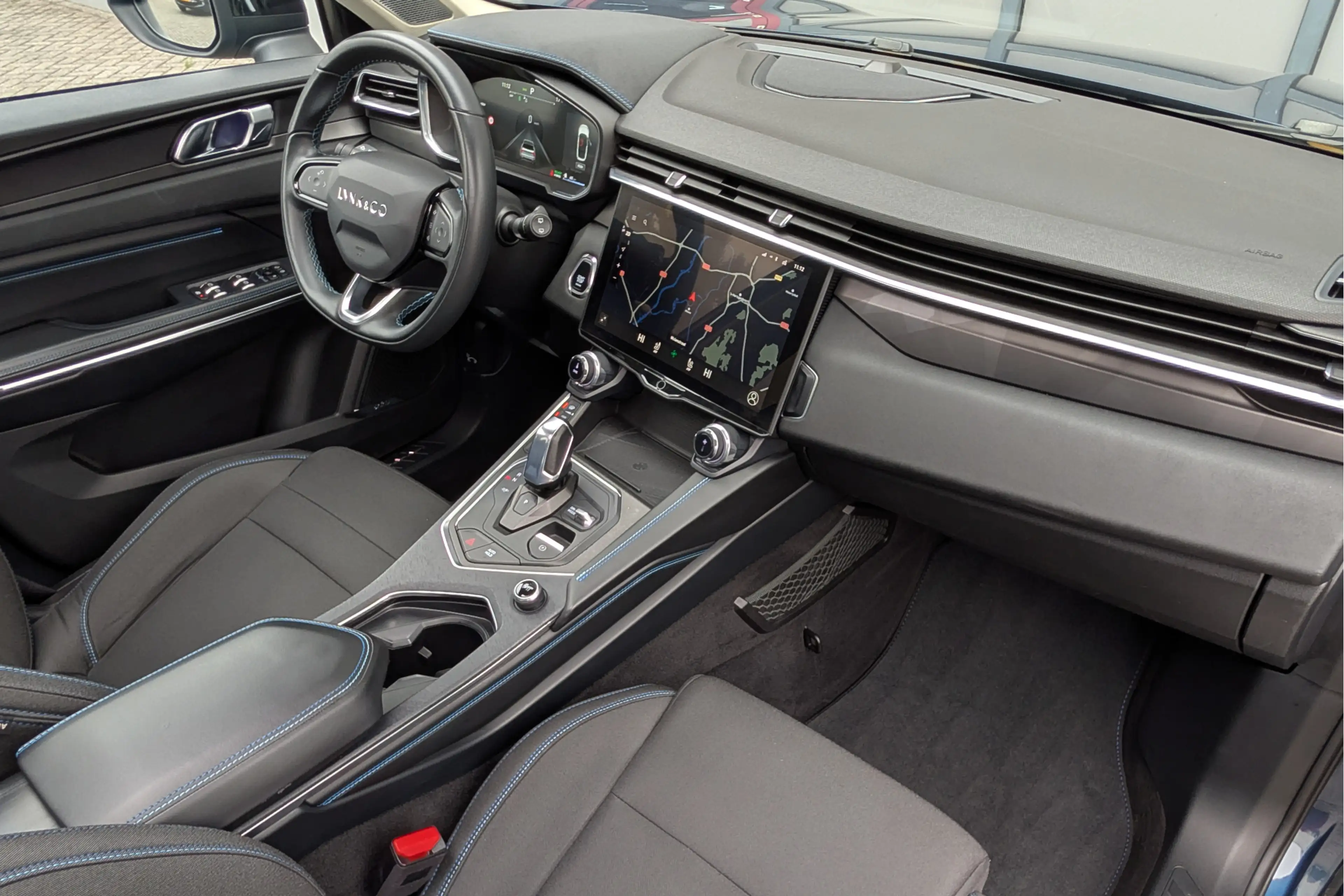 Lynk & Co 01 1.5 261PK PHEV Panorama 360 Camera Apple Carplay A — photo 12