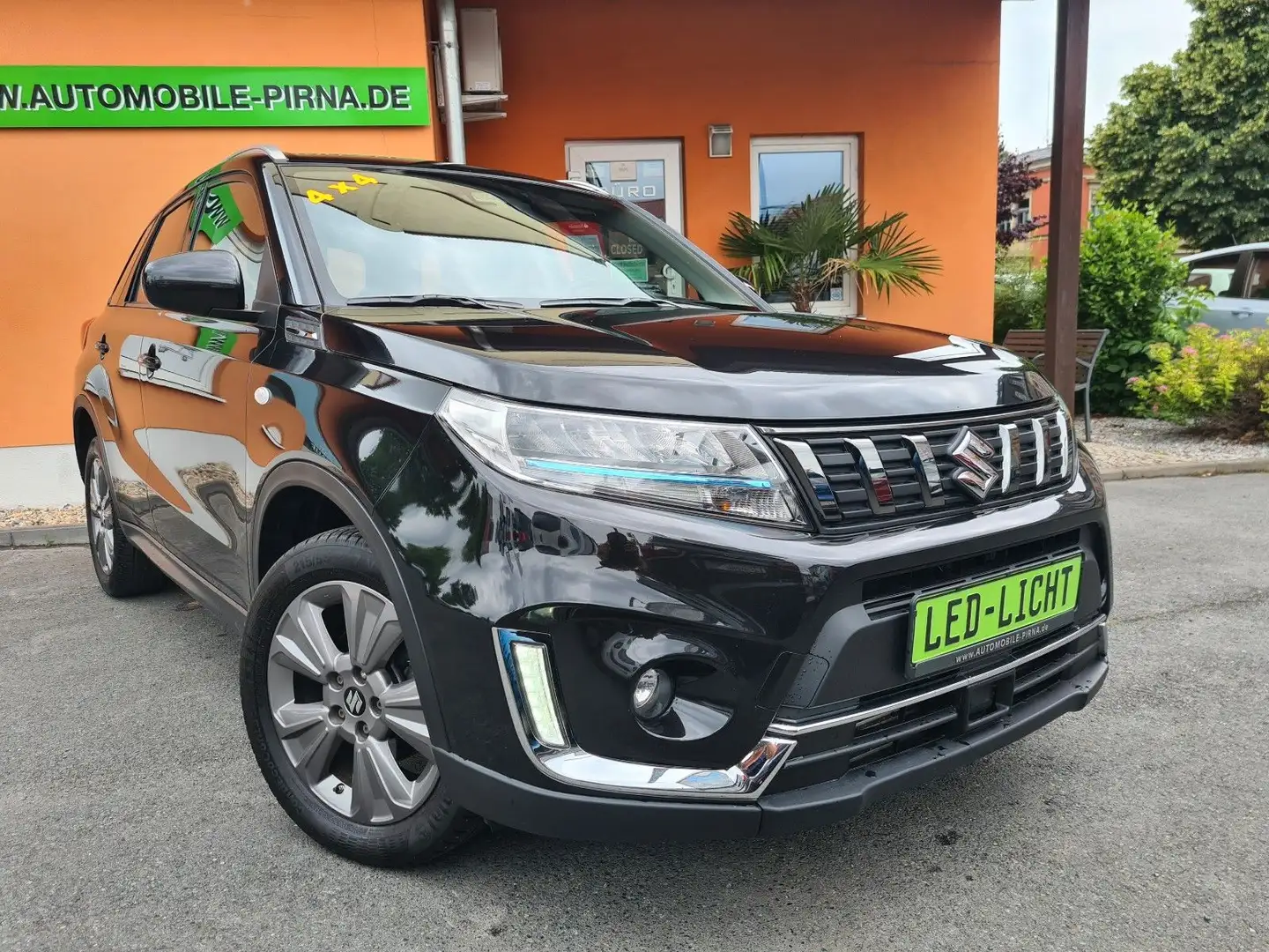 Suzuki Vitara 1.4 Mild-Hybrid 4x4 Comfort+ DAB/NAVI/LED Schwarz - 1
