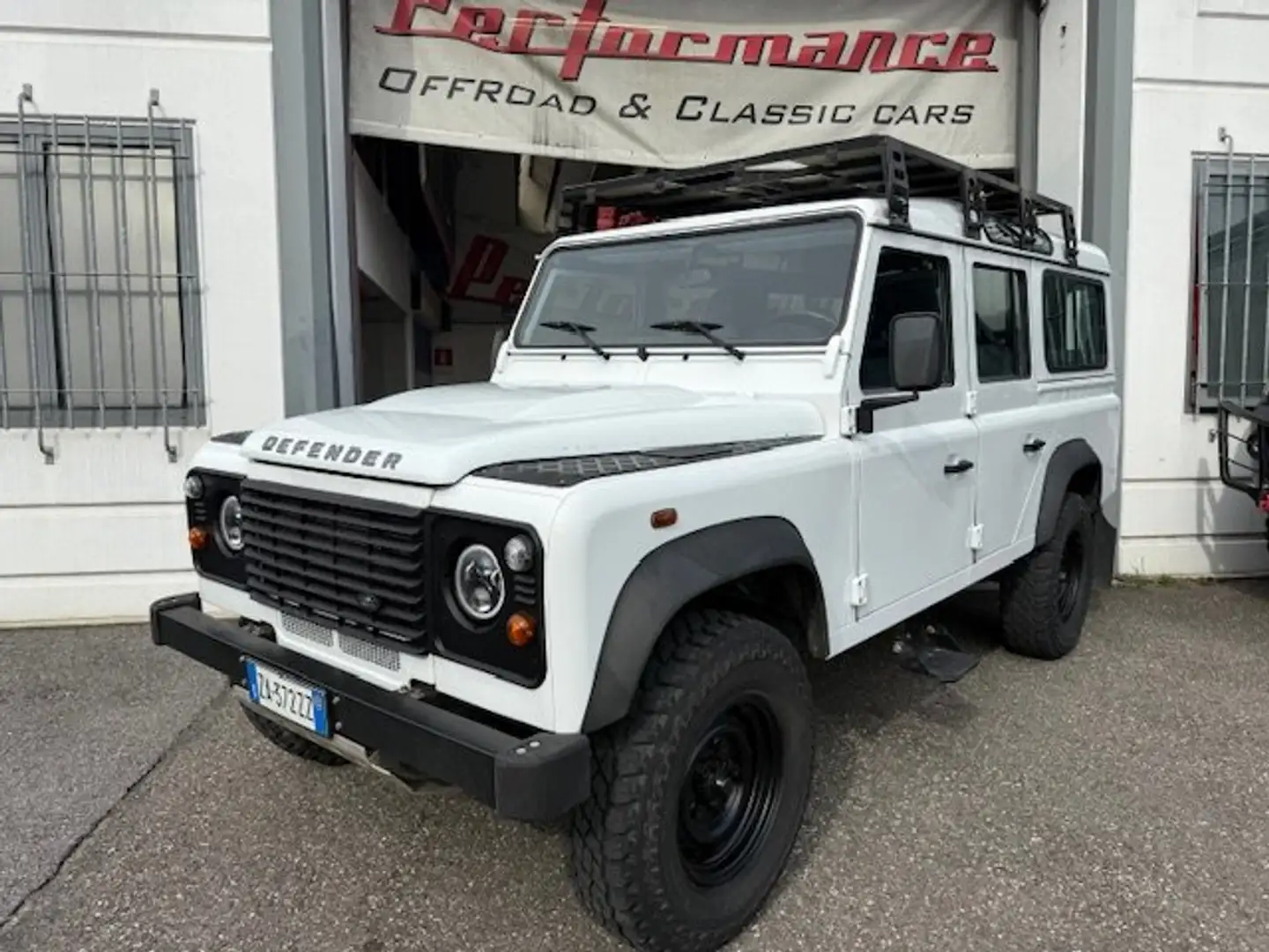 Land Rover Defender Defender 110 2.2 TD4 AUTOCARRO 5 POSTI White - 1