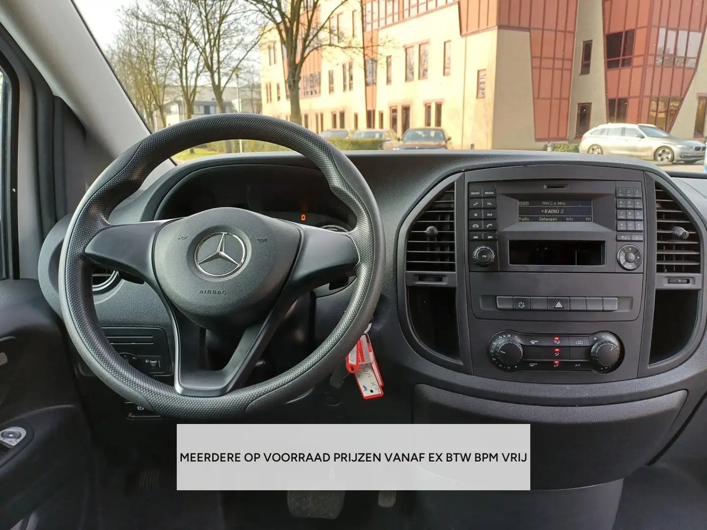 Mercedes-Benz Vito EVito Tourer PRO L3 35Kwh AIRCO/9PERSONEN/ZERO EMI Bílá - 2