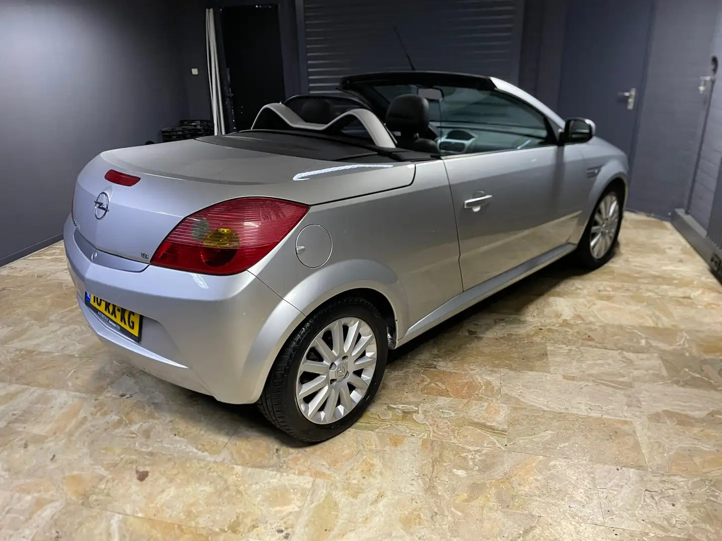 Opel Tigra TwinTop 1.8-16V Sport Airco Cruis Lm velgen Gris - 2
