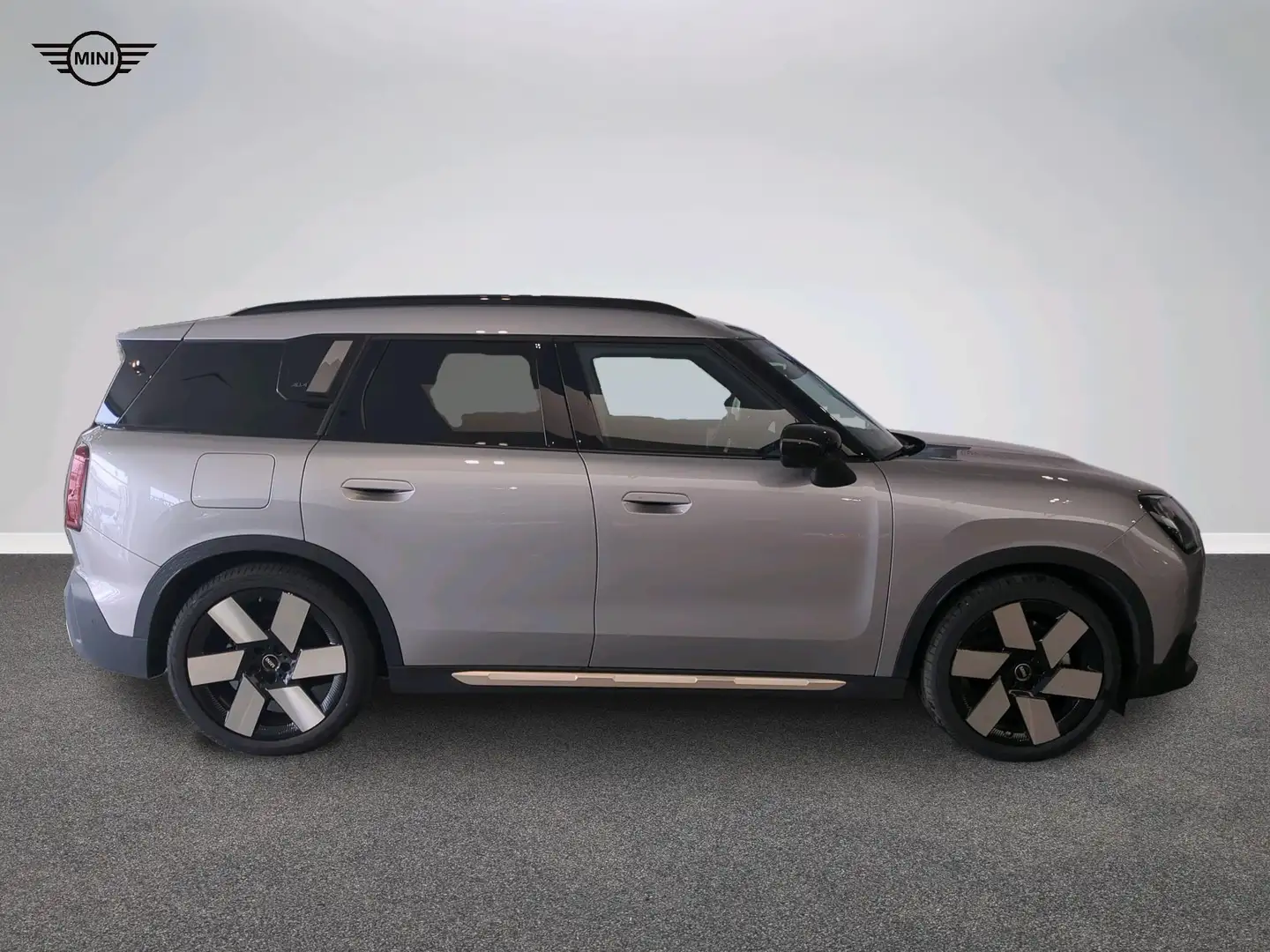 MINI Countryman SE All4 Favoured Trim Grigio - 2
