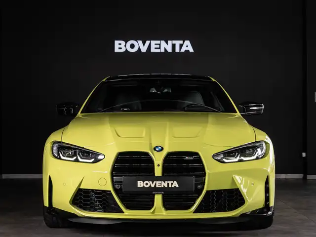 BMW M4 view 2