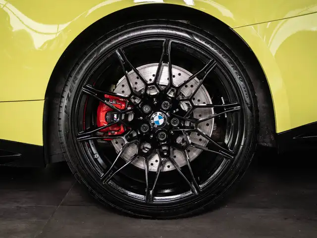 BMW M4 view 6