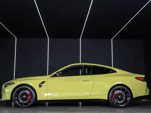 BMW M4 view 7