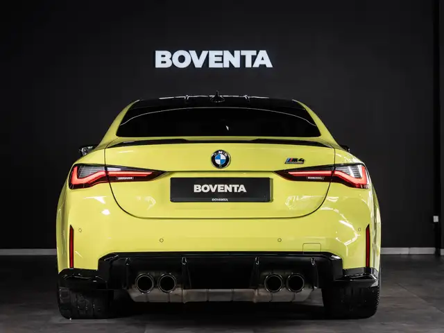 BMW M4 view 9