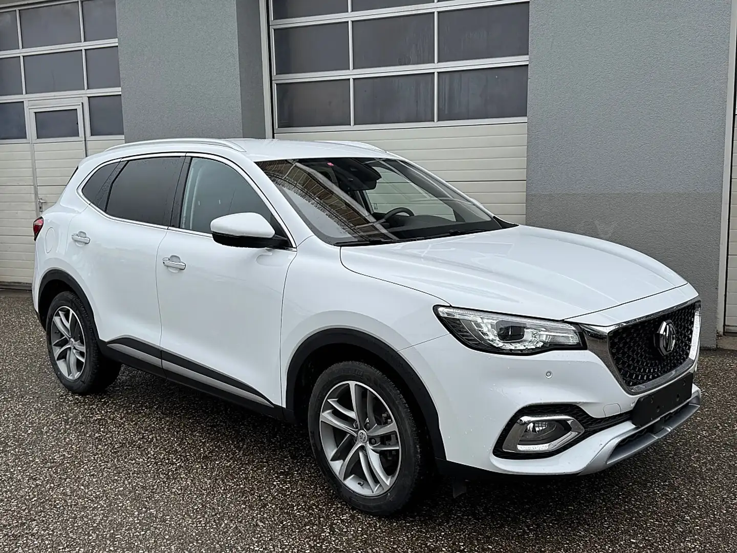 MG EHS 1,5T GDI PHEV Luxury Aut. Weiß - 2