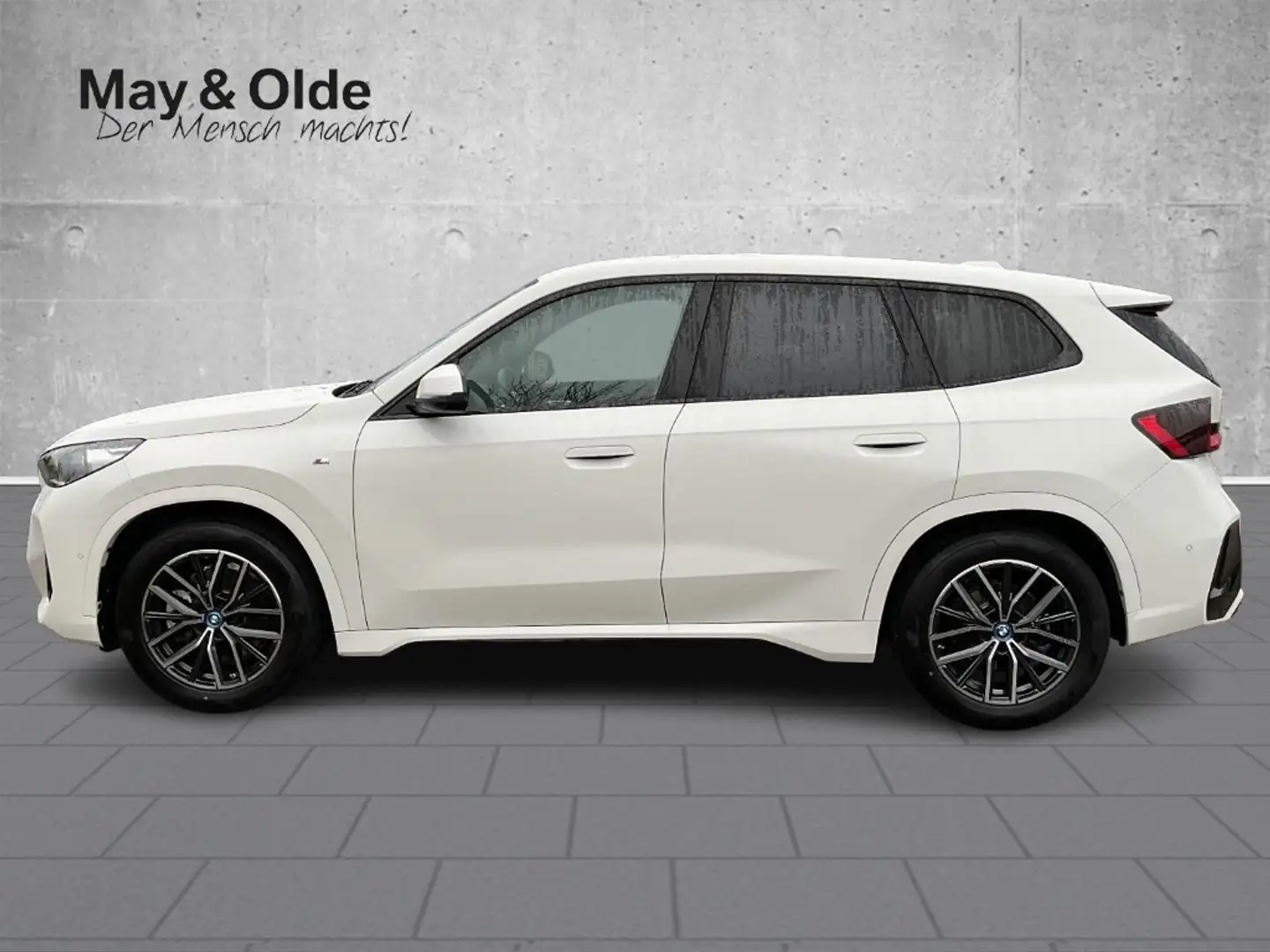 BMW iX1 xDrive30 M Sport HUD AHK Navi HarmanKardon SHZ LED Weiß - 2