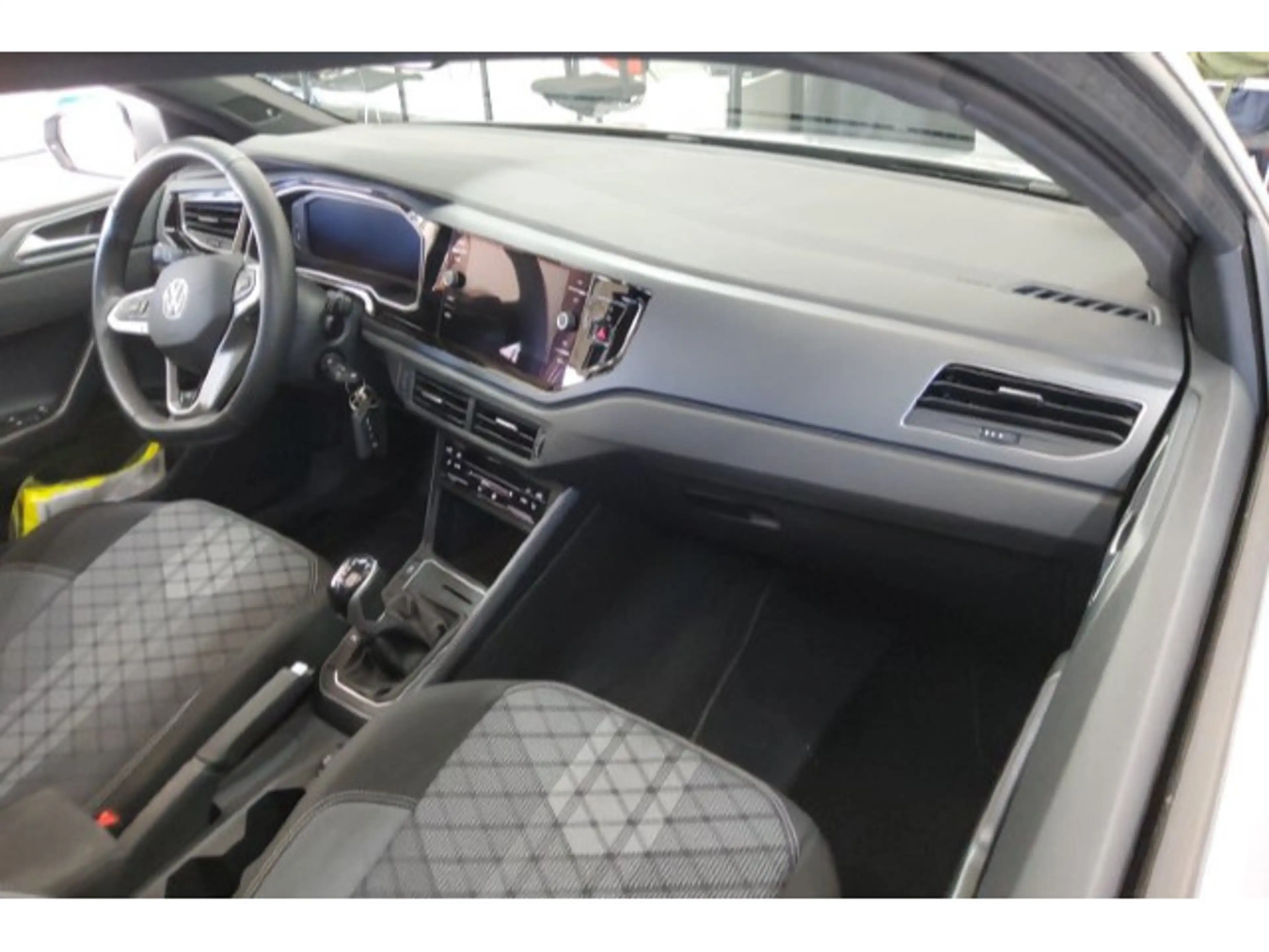 Volkswagen Polo 1.0 TSI DSG R-Line Navi ACC DAB+ IQ.Light F — photo 2