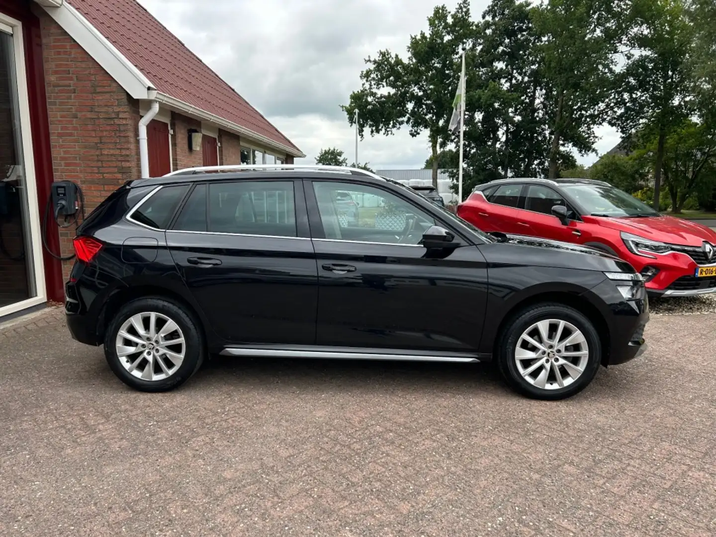 Skoda Kamiq 1.0 TSI BUSINESS EDITION AUTOMAAT TREKHAAK/NAVI/CR Zwart - 2