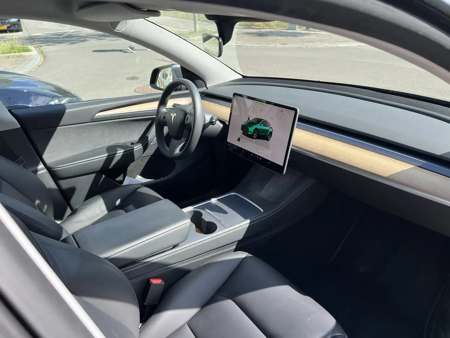 Tesla Model Y dual motor long range - 1
