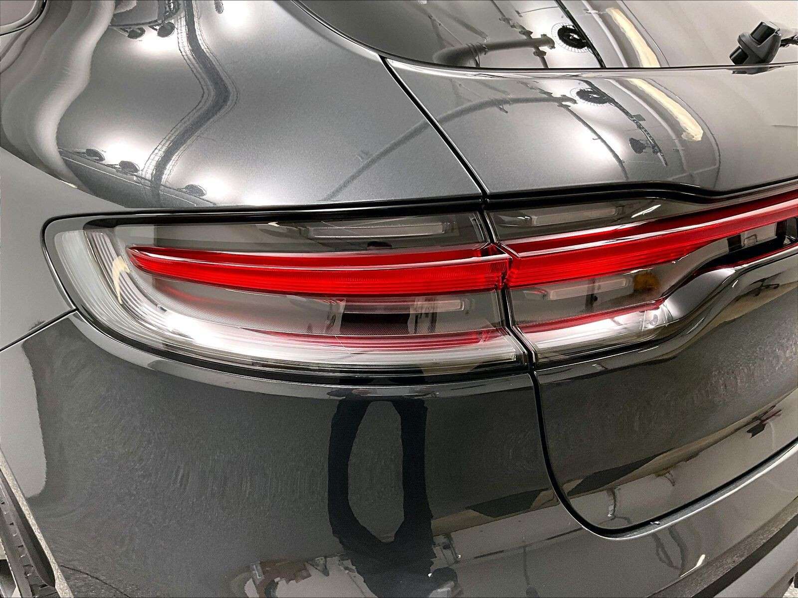 2026 Porsche Macan T thumb 35