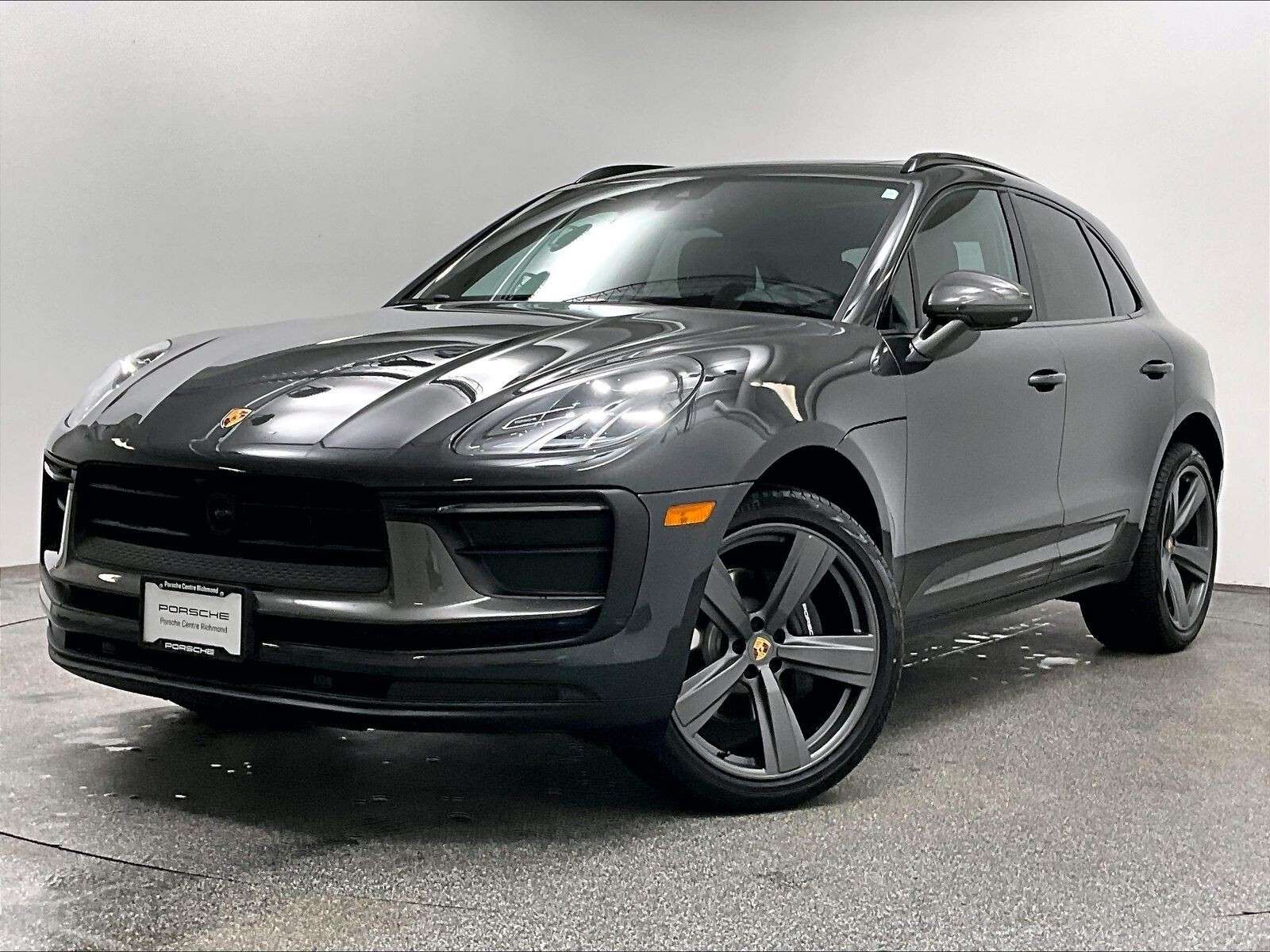 2026 Porsche Macan T thumb 38