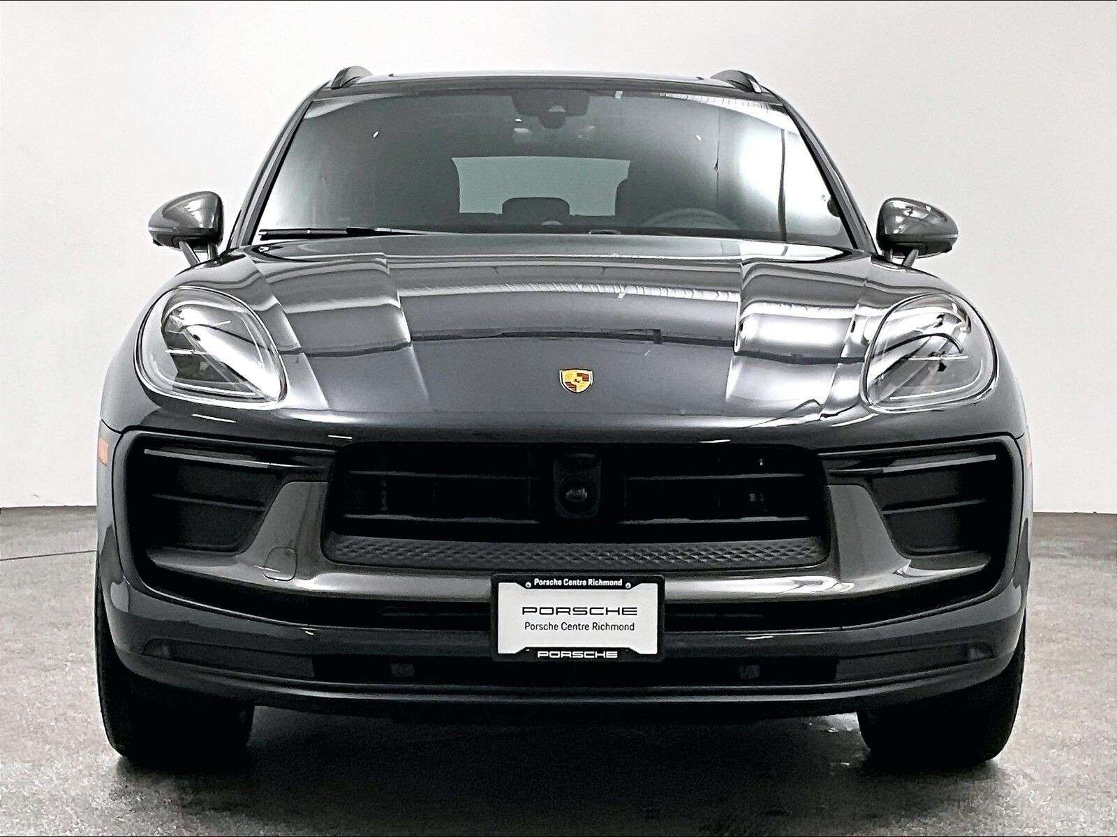2026 Porsche Macan T alt 2