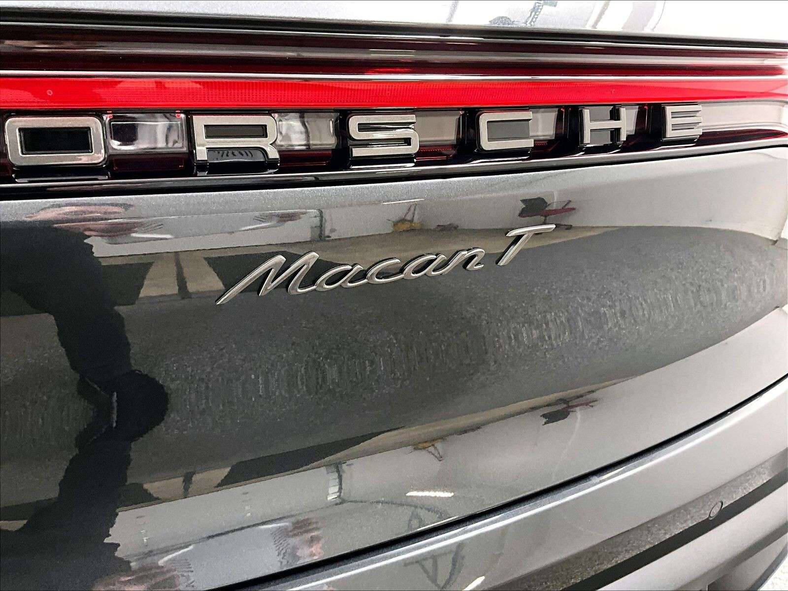 2026 Porsche Macan T thumb 36