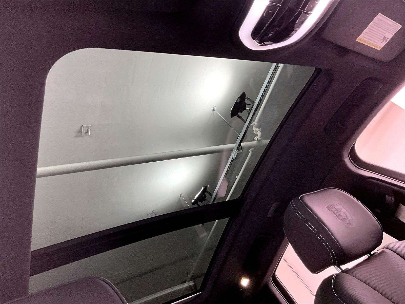 2026 Porsche Macan T thumb 28